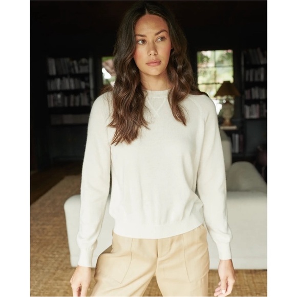 Quince 100% Mongolian Cashmere Shrunken Sweatshirt
Sweater in Ivory, Size Small - Picture 5 of 12